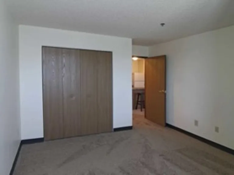 Brewers Point Apartments — Photo 8