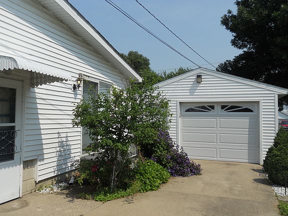 3rd image of 527 W Beaver St