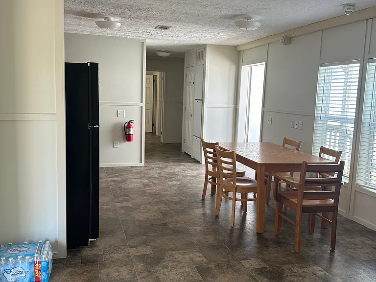 804 Avenue E #4 — Photo 5