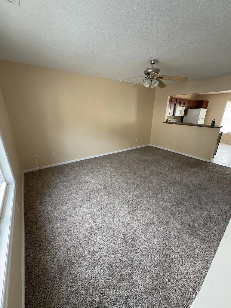 2 bed, 2.5 bath, 928 sqft, $975 — Photo 2