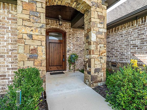 4th image of 2513 Barton Creek Cir