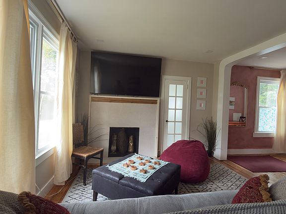 3rd image of 1450 Hawthorne Way