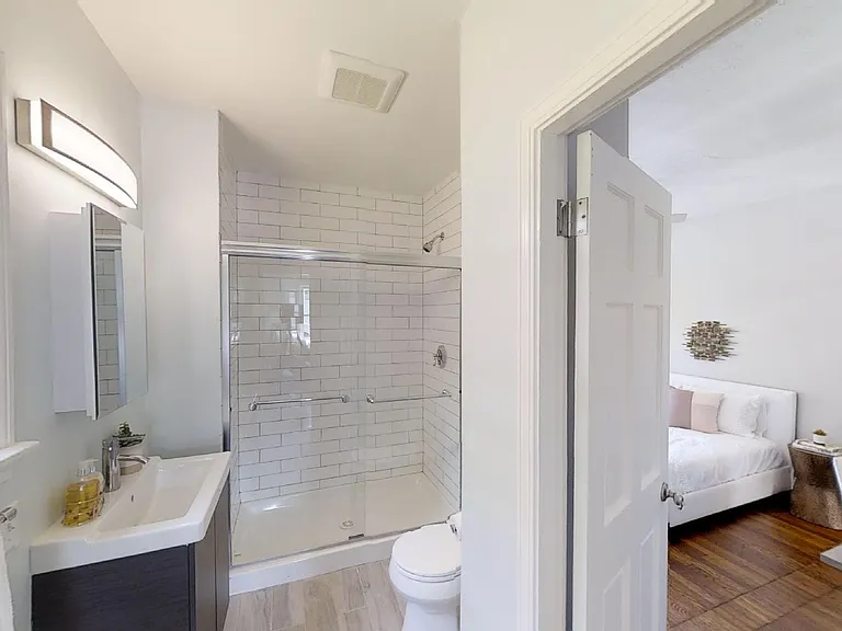 836 Canterbury St #1R — Photo 10