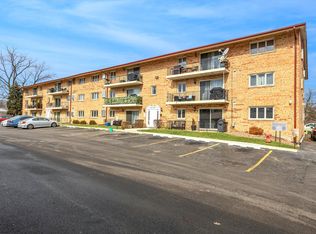 9430 Greenbriar Dr APT 2H, Hickory Hills, IL 60457