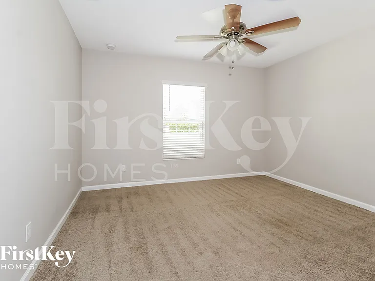 623 SW Homeland Rd — Photo 7