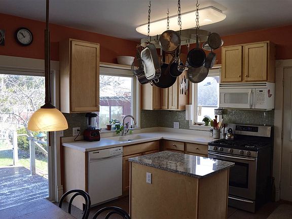 5th image of 124 Highland Ave