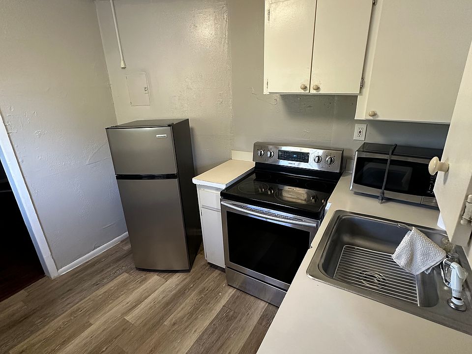 1st image of 1105 E Bird St APT 3