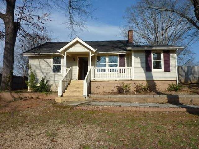 2nd image of 610 Woodsmill Rd