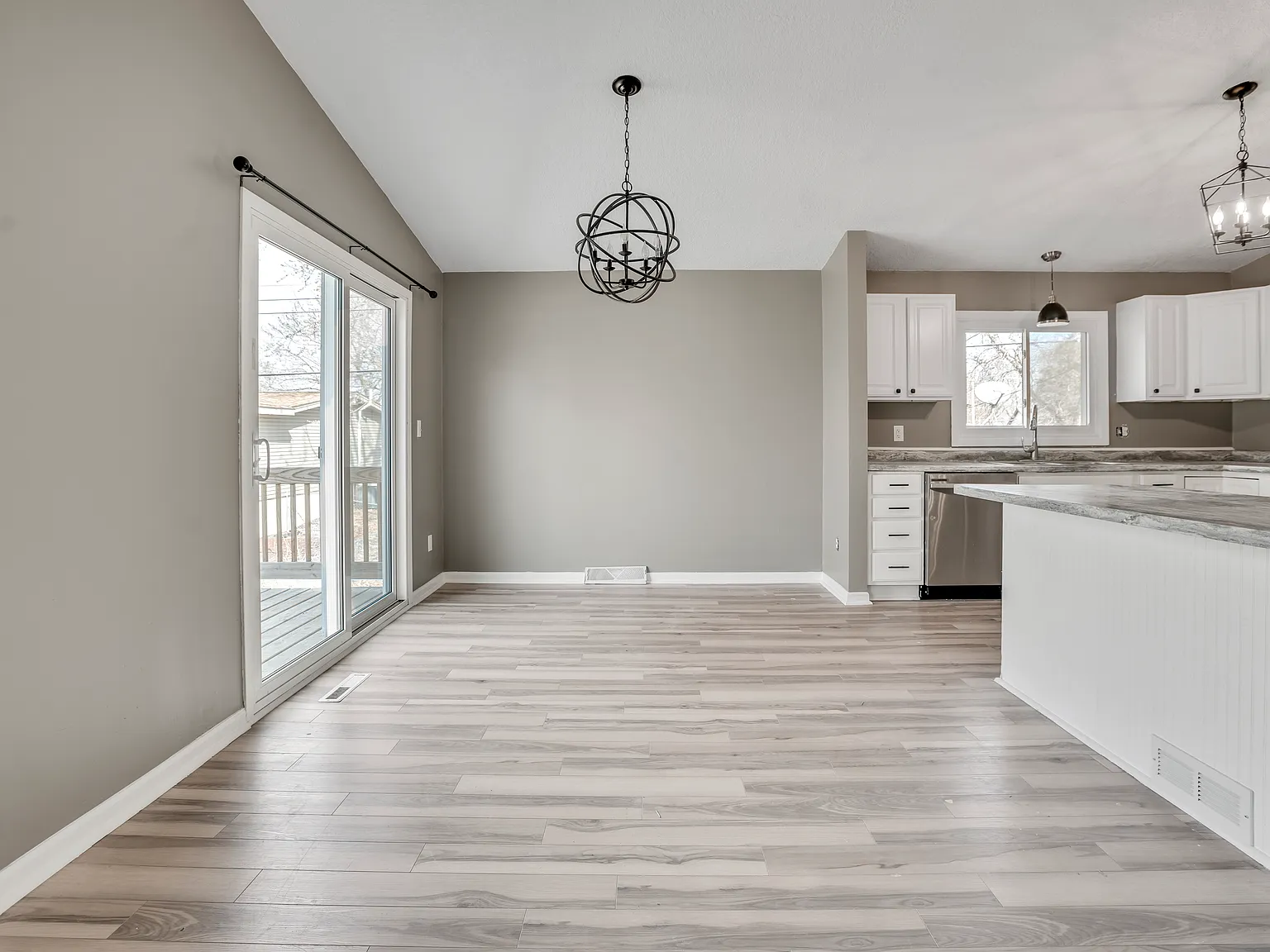5 bed, 1950 sqft, $3,195 — Photo 4