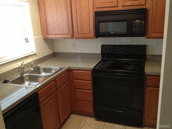 3rd image of 212 Charmers Ct