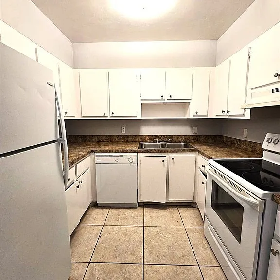 1830 Maravilla Ave #804 — Photo 11