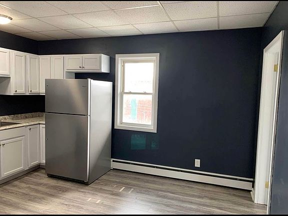 3rd image of 256 Park St #2