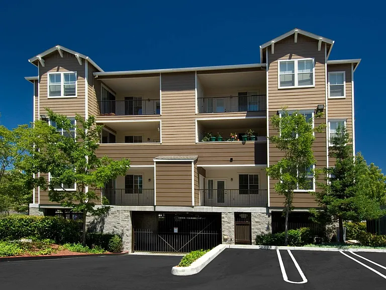 Exterior of building | Apartments in Dublin, CA | Fountains at Emerald Park