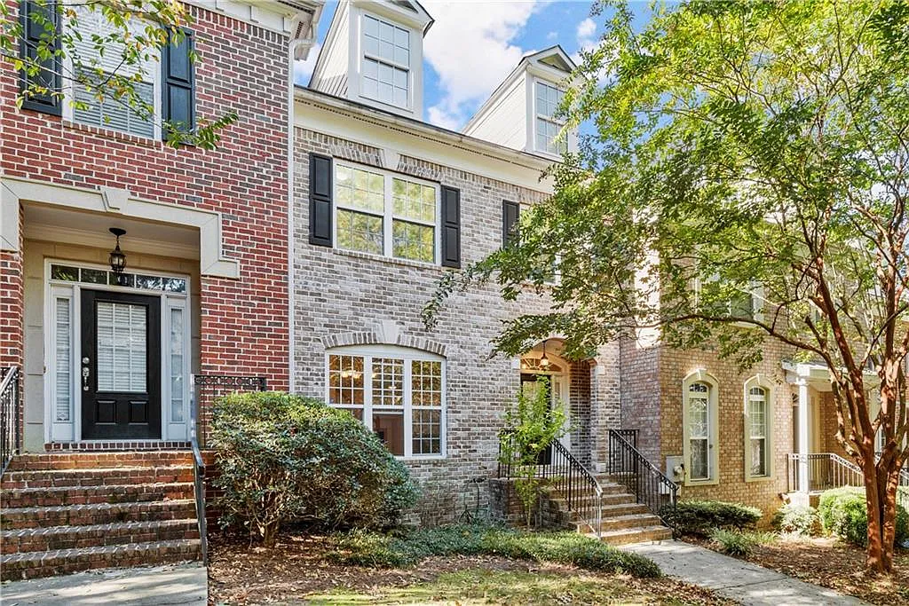 3 bed, 4.0 bath, 2352 sqft, $2,900 — Photo 2