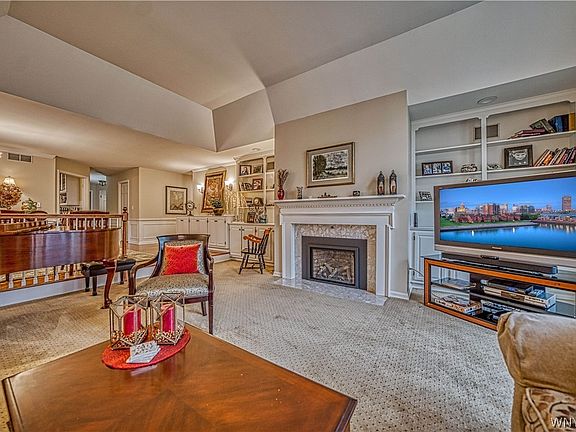 5th image of 36 Hampton Hill Dr
