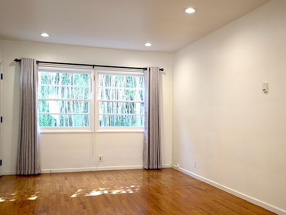 5th image of 929 Marine St #B