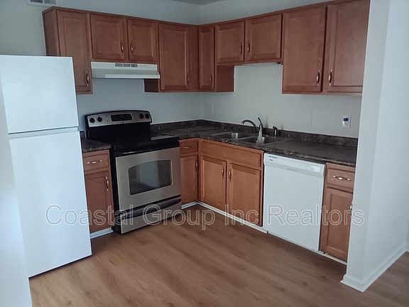 3rd image of 845 Cambridge Dr #1