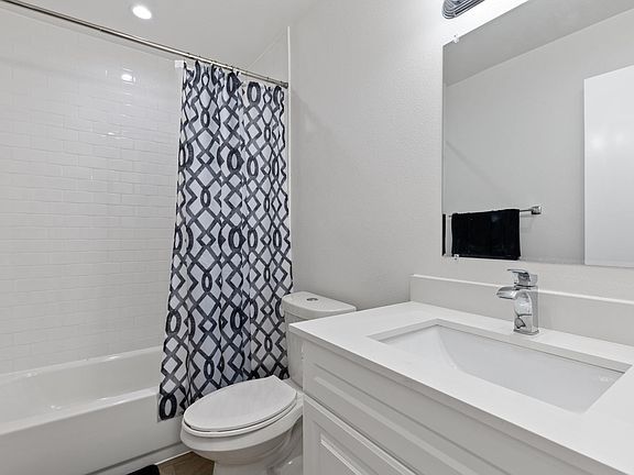 2nd image of 2722 Throckmorton St