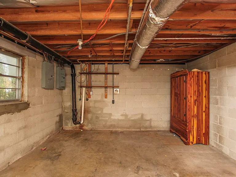 439B Capri Dr — Photo 13