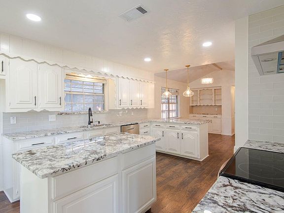 2nd image of 2733 Westridge Dr