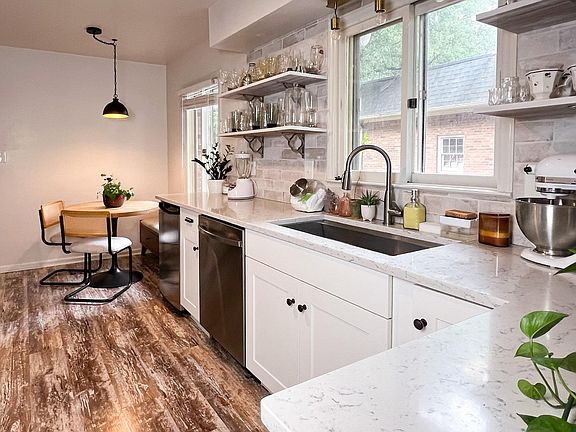 Kitchen with Eat-in Area