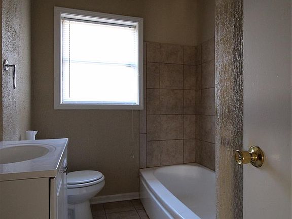5th image of 520 W Urbana St