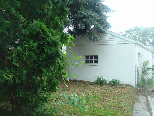 3rd image of 742 Spencer St