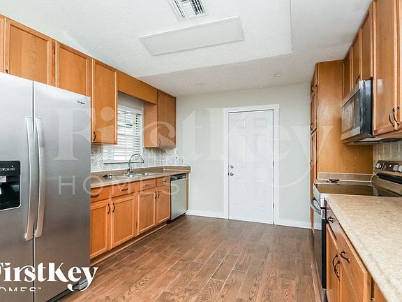 5th image of 1136 Creek Woods Cir