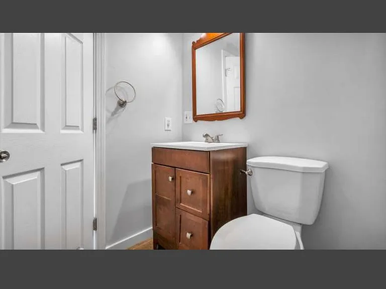 324 Elm St #B — Photo 14