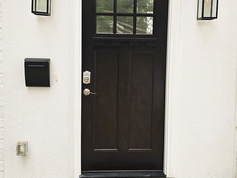 225 Bond St — Photo 3