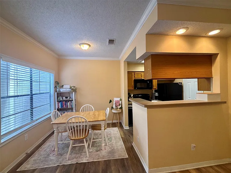 915 W 23rd St #206 — Photo 8