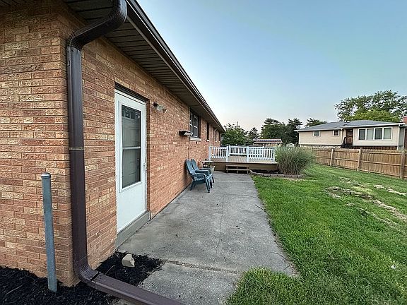 4th image of 337 N Lakeshore Dr