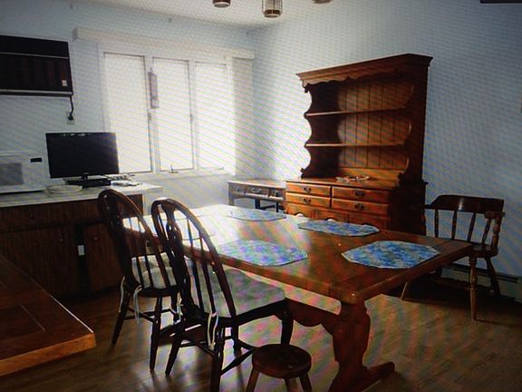 Eating area in kitchen