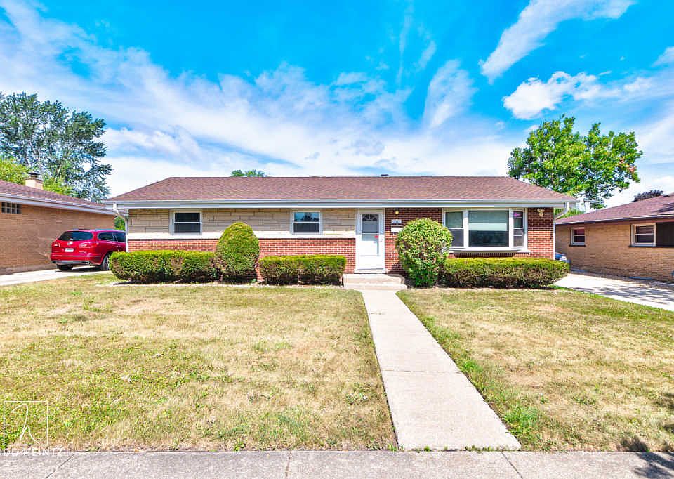 1st image of 381 Forest Preserve Dr