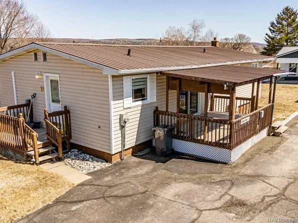 16 Harding Dr, Nackawic, NB E6G 1C4