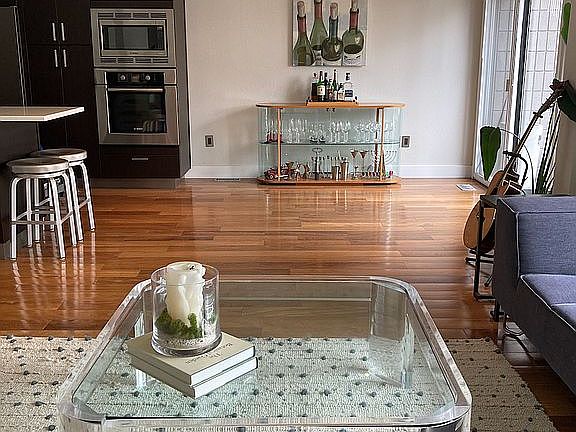 Living room/dining area