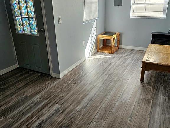 5th image of 20805 Sheldon St
