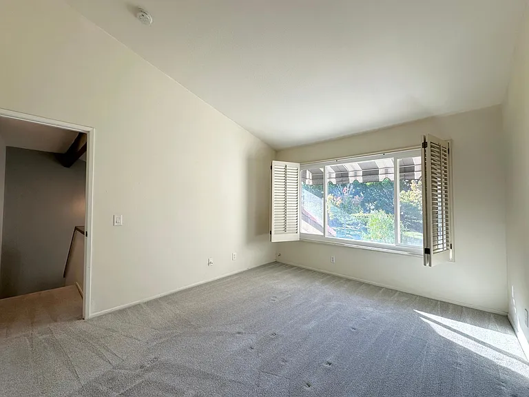 166 Stanford Ct — Photo 15