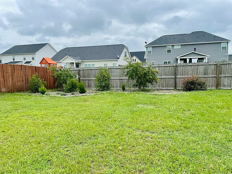 321 Cornhill Rd — Photo 40
