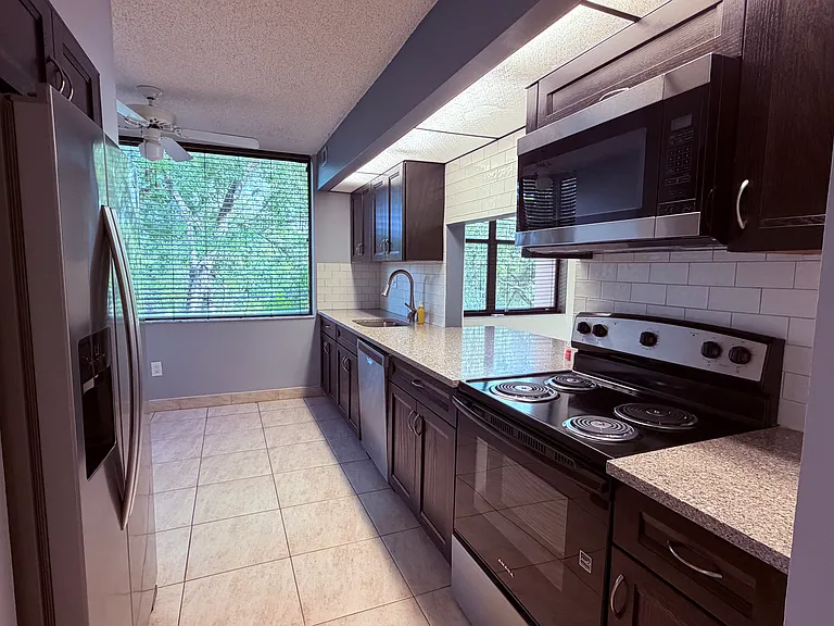 6800 Cypress Rd #401 — Photo 8