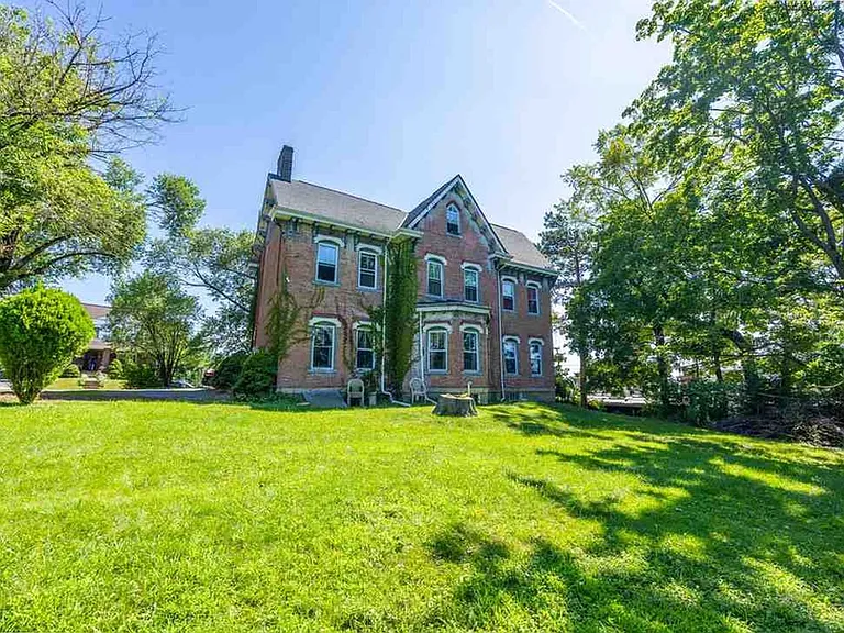 991 Leon Rd — Photo 3