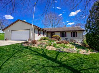 N51W27909 N Willow Creek Dr, Pewaukee, WI 53072