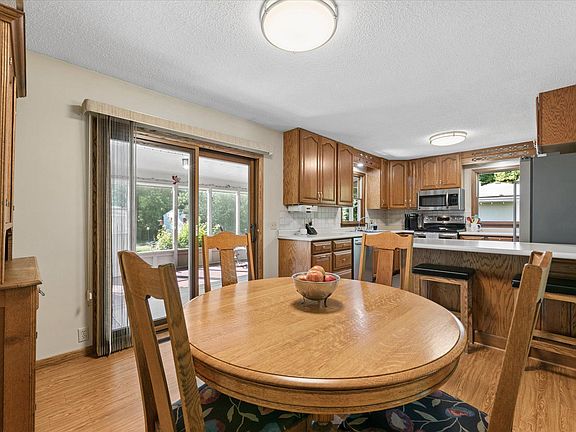 4th image of 6650 Maple Dr