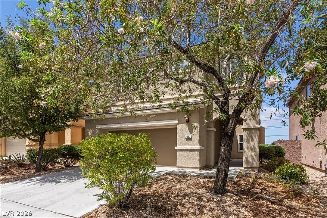 3 bed, 2.5 bath, 1950 sqft, $2,200 — Photo 2