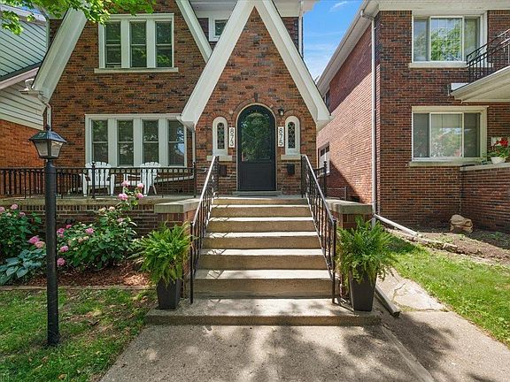 3rd image of 873-875 Beaconsfield Ave