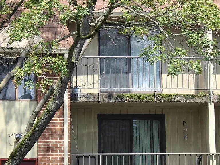 322 Saybrook Ln #B — Photo 6