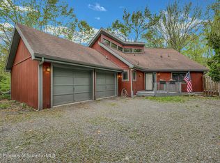 582 Lakeview Dr W, Lake Ariel, PA 18436