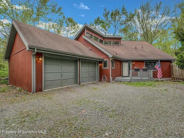 582 Lakeview Dr W, Lake Ariel, PA 18436