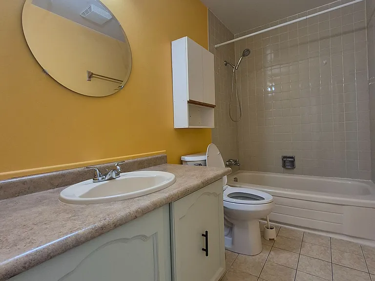 77 Colleen St — Photo 26