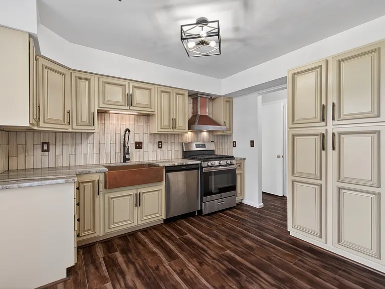 3200 Vermeer Dr #8 — Photo 11